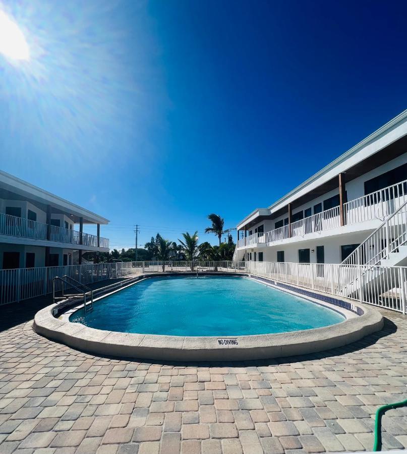 Melbourne Beach Resort Exterior photo