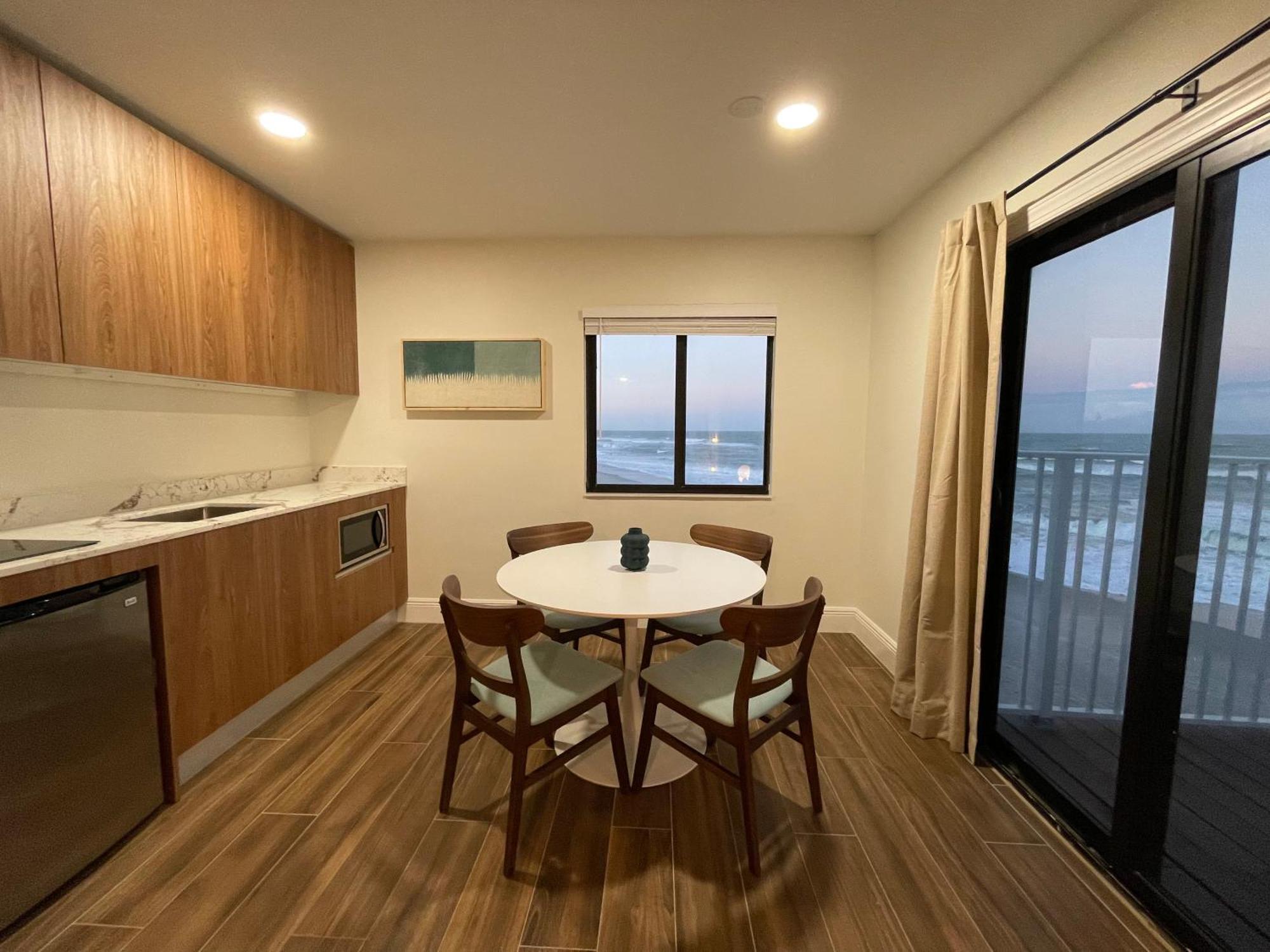 Melbourne Beach Resort Exterior photo